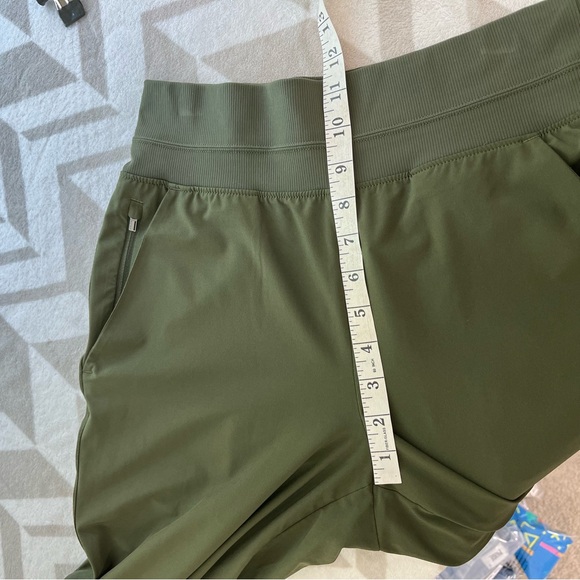 Athleta Nolita Slim Crop Pant Olive‎ Green size 8 - Picture 6 of 8